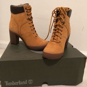 Timberland Camdale Boots in Wheat Nubuck Size 5.5